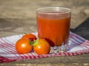 Travelling a Long Distance by Plane? Drink this Juice to Stay Healthy