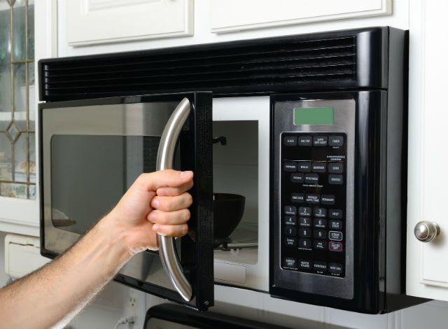 13 Things to Never Put in the Microwave