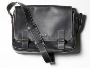 7 Reasons Why Men Should Carry a Purse