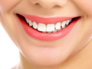 4 Natural Ways to Whiten Your Teeth