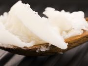 8 Benefits of Using Coconut Oil on Your Skin