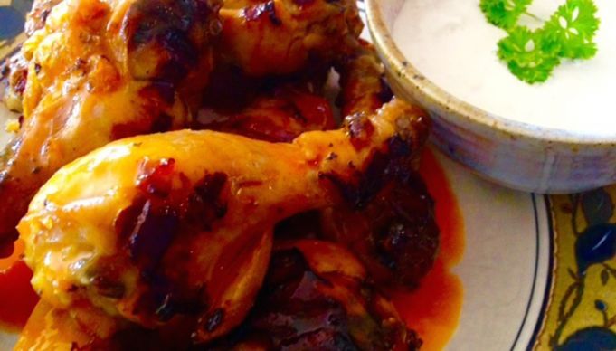 Buffalo Chicken Drumsticks With Blue Cheese Dipping Sauce