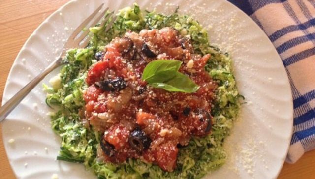 Gluten-Free Healthy Zucchini Pasta Alla Puttanesca