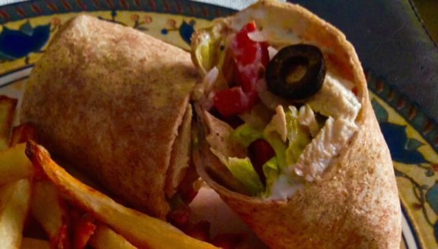 Healthy Greek Chicken Wrap With Tzatziki