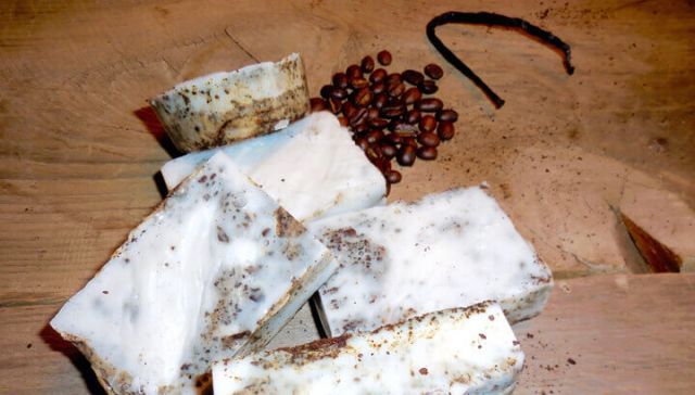 Make Vanilla Bean And Coffee Soap