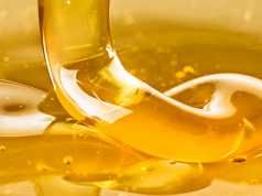 21 Strange And Awesome Uses For Honey You Should Try