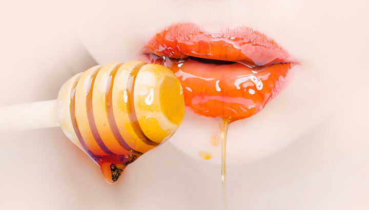Cure chapped lips with honey