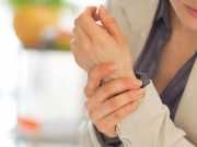 6 Herbs That Fight Joint Pain And How To Eat More Of Them