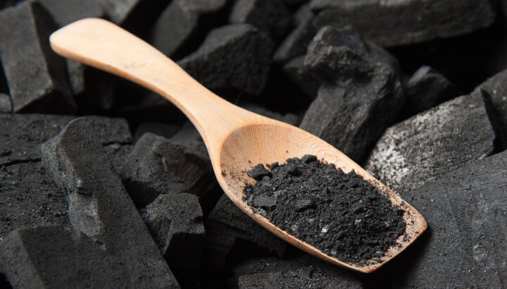 Activated charcoal has a number of health benefits