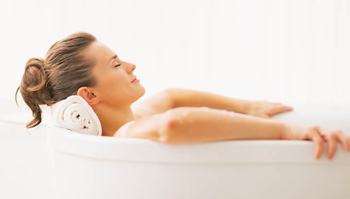 Apple cider vinegar in a sitz bath can treat pain from hemorrhoids.