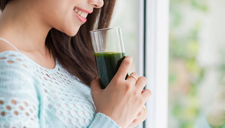 Keep your vagina happy by eating cleansing foods and green smoothies.
