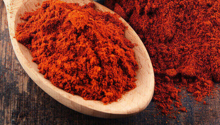 Capsaicin in cayenne pepper can ease discomfort and treat a stomach ulcer naturally.