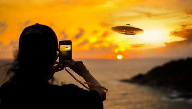 5 Amazing New Alien Encounters Caught On Camera And On Video