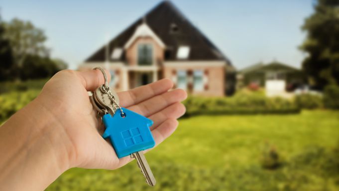 5 Reasons To Ditch The Idea Of Buying A House (# 4 Will Make You Think Twice)