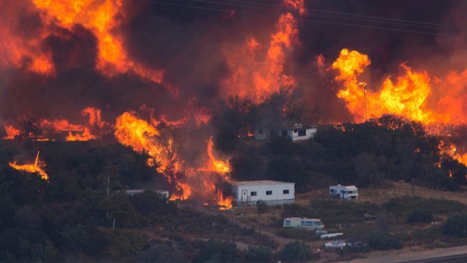 California Couple Stayed In Pool For 6 Hours To Survive WildFire