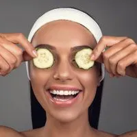 Cucumbers can reduce swelling and wrinkles