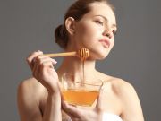 9 Reasons To Start Washing Your Face With Honey