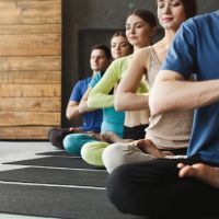 whymeditatingaloneisntenough6benefitsofcommunalmeditation_960x540