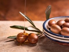 This Edible Oil Fixes Dry Skin, Tired Hair and Cracking Nails