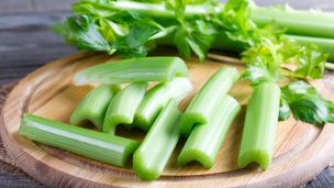 9 Reasons You Should Eat a Cup of Celery Every Day