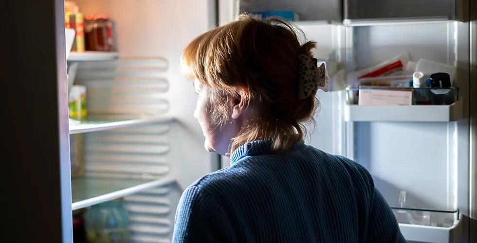 LateNightSnacksorEarlyDinnersTheTruthAboutEatingforBetterSleep_AltDaily_980x500